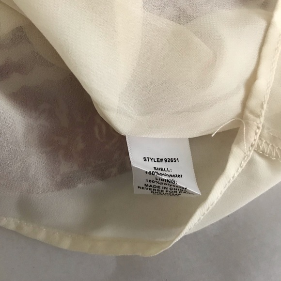 CLOSET CLOSING! Skies are Blue dress - Picture 4 of 5